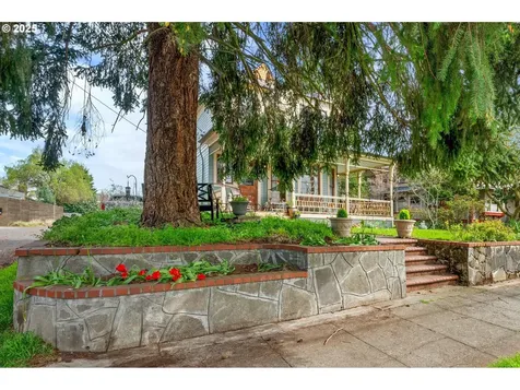 863 NE Ainsworth Street Portland OR 97211