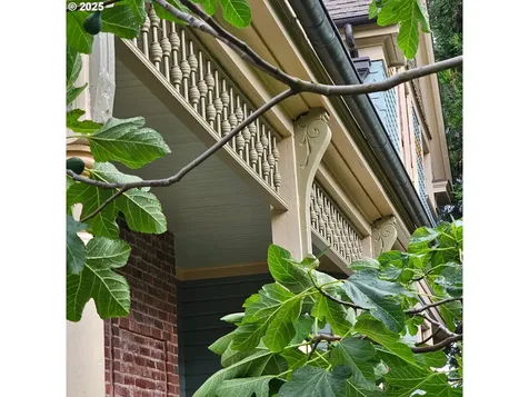863 NE Ainsworth Street Portland OR 97211