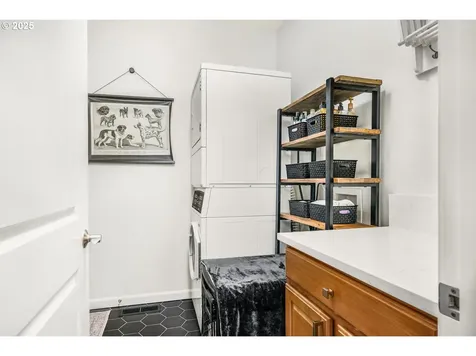 150 N Link Court Newberg OR 97132