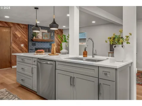 1525 SE 52nd Avenue Hillsboro OR 97123