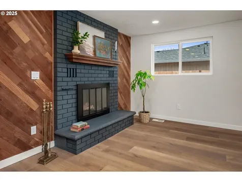 1525 SE 52nd Avenue Hillsboro OR 97123