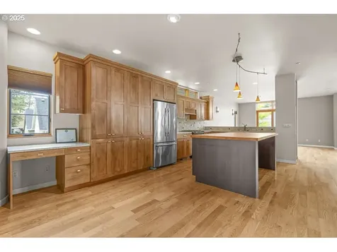 1892 Cousteau Loop SE Salem OR 97302