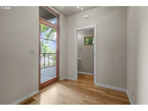 1892 Cousteau Loop SE Salem OR 97302