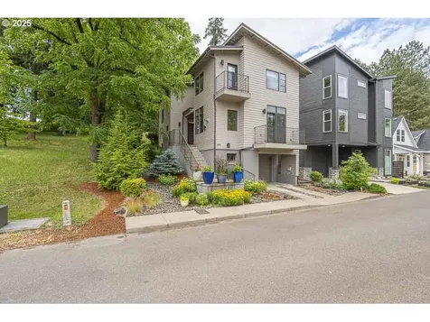 1892 Cousteau Loop SE Salem OR 97302