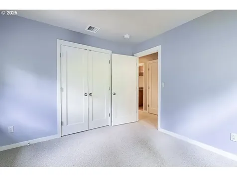 1892 Cousteau Loop SE Salem OR 97302
