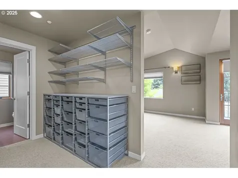 1892 Cousteau Loop SE Salem OR 97302