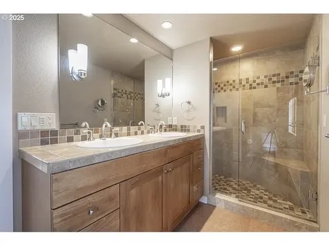 1892 Cousteau Loop SE Salem OR 97302