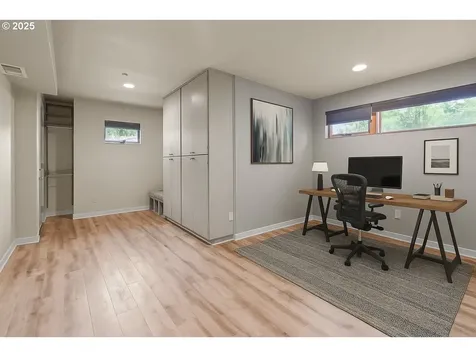 1892 Cousteau Loop SE Salem OR 97302