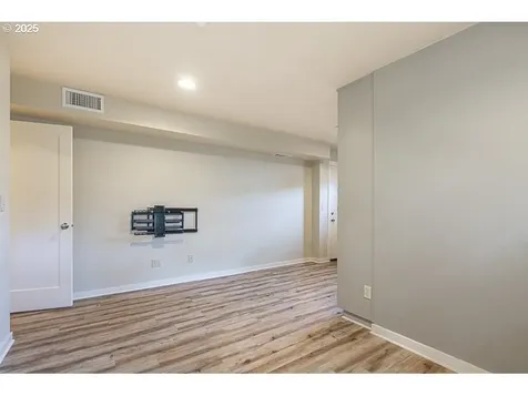1892 Cousteau Loop SE Salem OR 97302