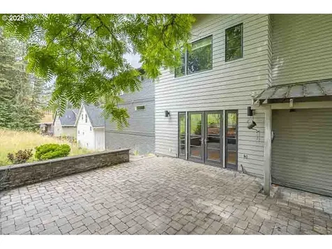 1892 Cousteau Loop SE Salem OR 97302