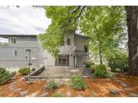 1892 Cousteau Loop SE Salem OR 97302