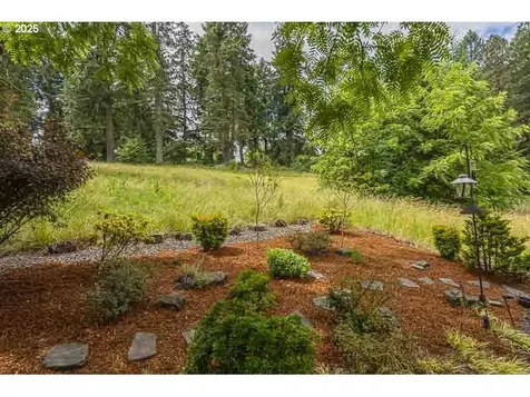 1892 Cousteau Loop SE Salem OR 97302