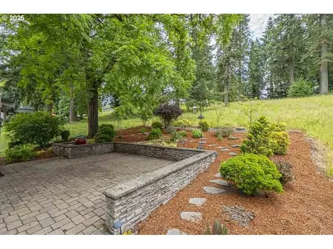 1892 Cousteau Loop SE Salem OR 97302