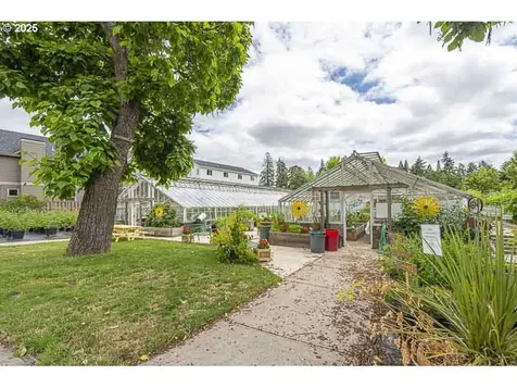 1892 Cousteau Loop SE Salem OR 97302