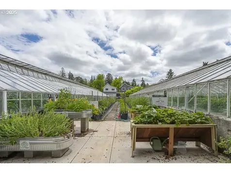 1892 Cousteau Loop SE Salem OR 97302