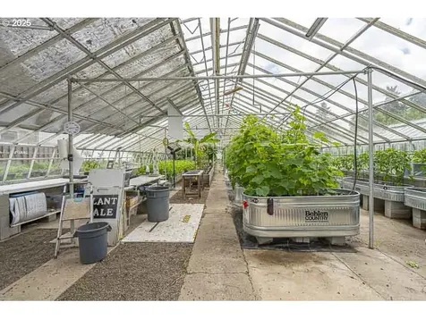 1892 Cousteau Loop SE Salem OR 97302