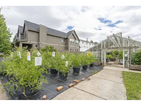 1892 Cousteau Loop SE Salem OR 97302