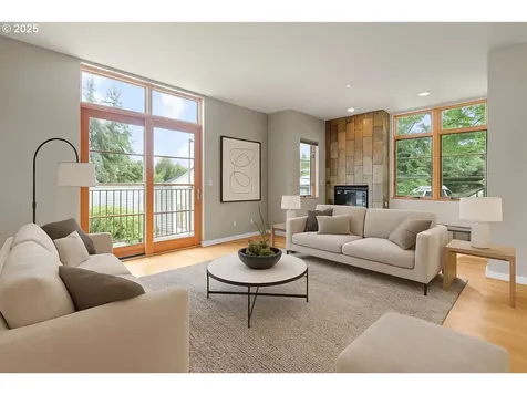 1892 Cousteau Loop SE Salem OR 97302