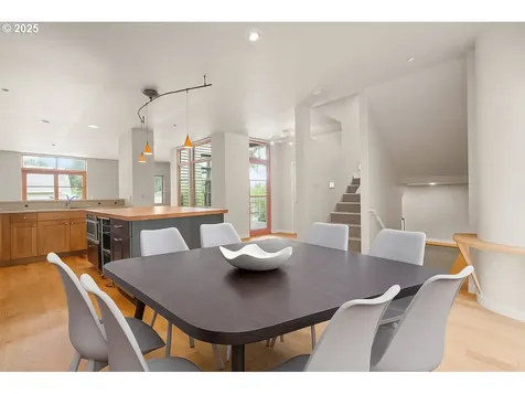 1892 Cousteau Loop SE Salem OR 97302