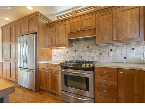1892 Cousteau Loop SE Salem OR 97302