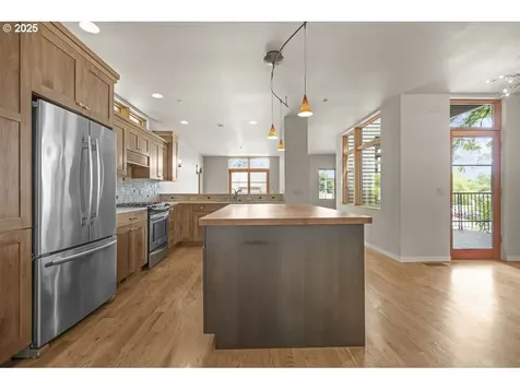 1892 Cousteau Loop SE Salem OR 97302