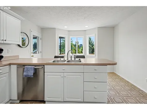 2570 Ptarmigan Street NW Salem OR 97304