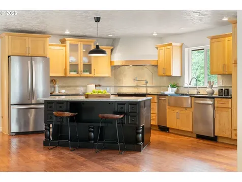 39448 E Knieriem Road Corbett OR 97019