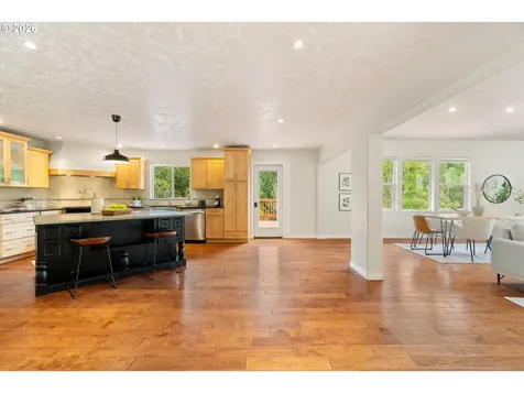39448 E Knieriem Road Corbett OR 97019