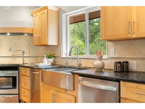39448 E Knieriem Road Corbett OR 97019