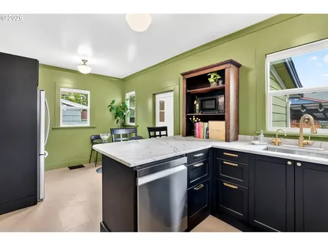 6124 NE Hoyt Street Portland OR 97213