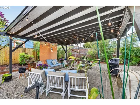 6124 NE Hoyt Street Portland OR 97213