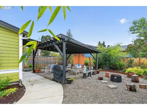6124 NE Hoyt Street Portland OR 97213