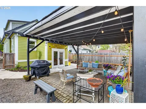 6124 NE Hoyt Street Portland OR 97213