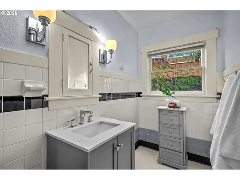 4741 NE Wistaria Drive Portland OR 97213