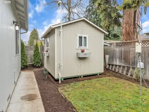 1327 Manzana Street Eugene OR 97404