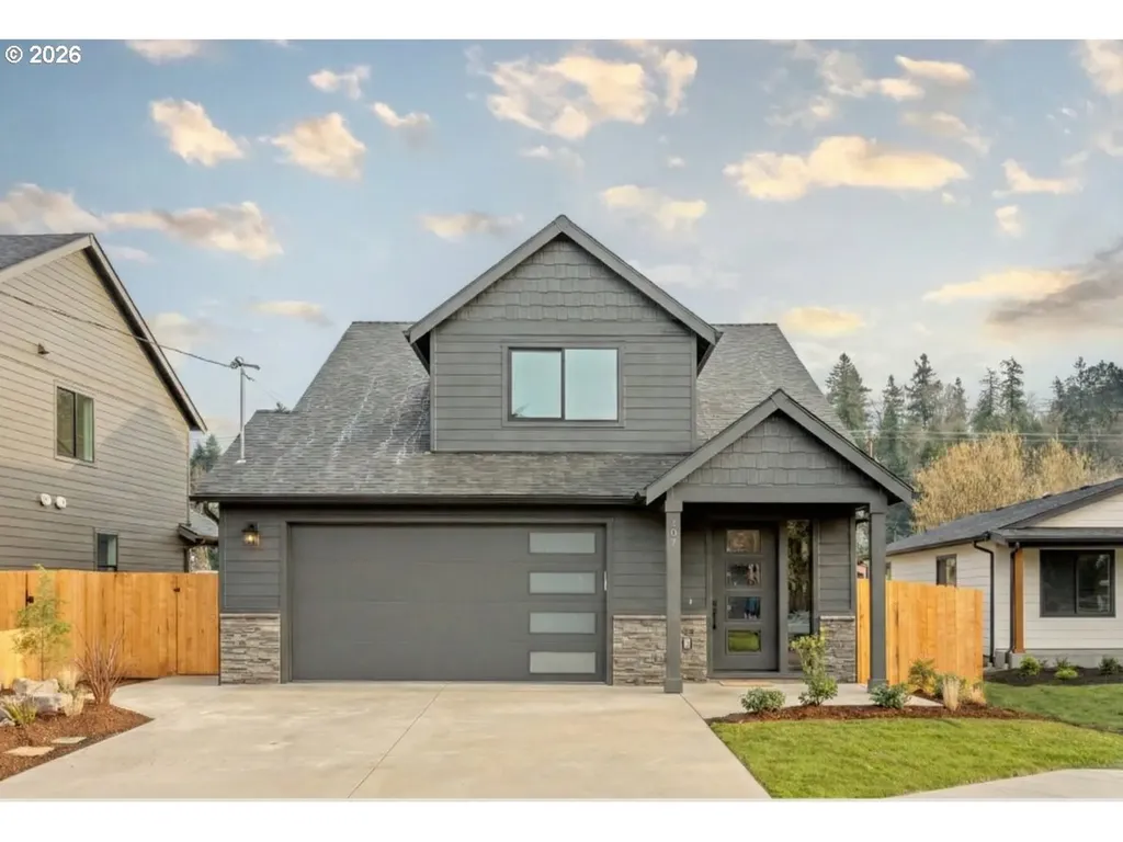 407 S 1st Street Silverton OR 97381