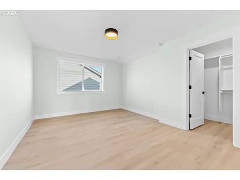 407 S 1st Street Silverton OR 97381