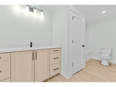 407 S 1st Street Silverton OR 97381