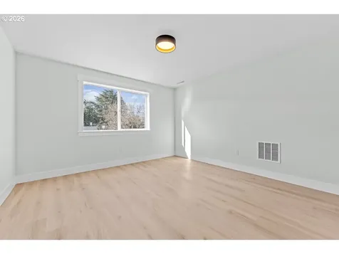 407 S 1st Street Silverton OR 97381