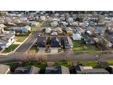 407 S 1st Street Silverton OR 97381