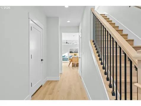407 S 1st Street Silverton OR 97381