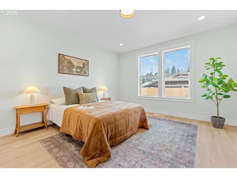 407 S 1st Street Silverton OR 97381