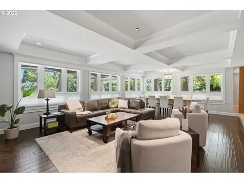 19335 Suncrest Drive West Linn OR 97068