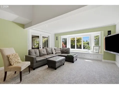 19335 Suncrest Drive West Linn OR 97068