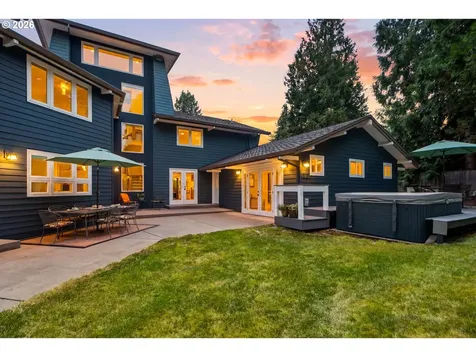 19335 Suncrest Drive West Linn OR 97068