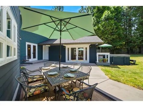 19335 Suncrest Drive West Linn OR 97068