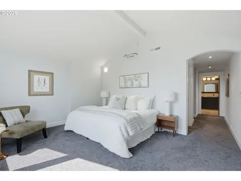 19335 Suncrest Drive West Linn OR 97068