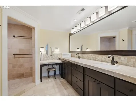 19335 Suncrest Drive West Linn OR 97068