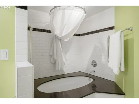19335 Suncrest Drive West Linn OR 97068