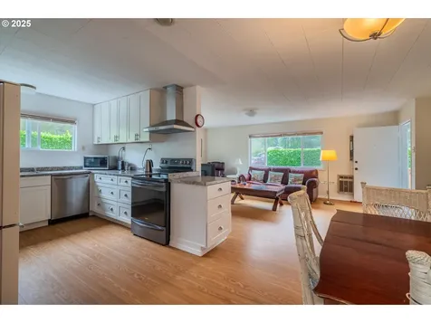 454 Michigan Avenue NE Bandon OR 97411